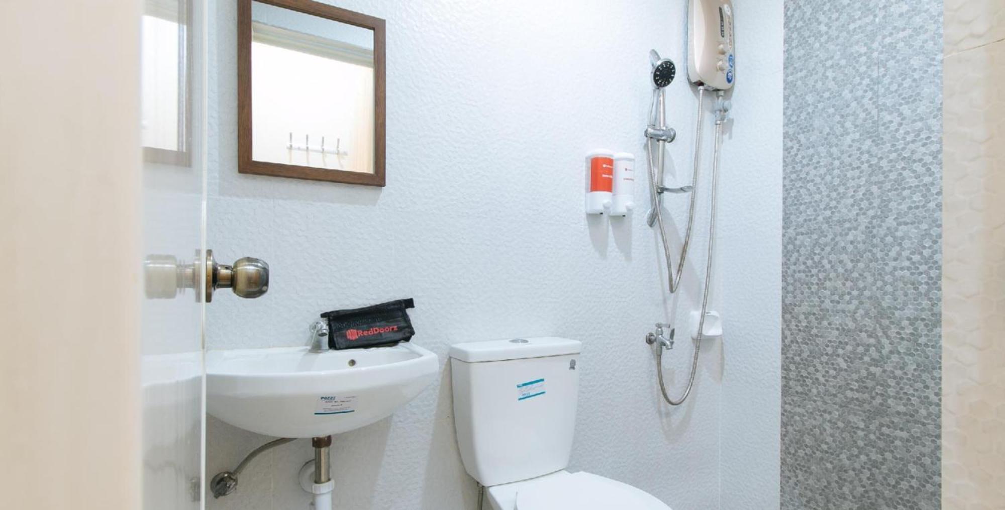 Reddoorz Plus Near Lapasan Plaza Cagayan De Oro Exterior foto